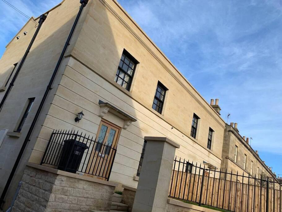 Fantastic 3-Bed House With Parking Villa Бат Екстериор снимка